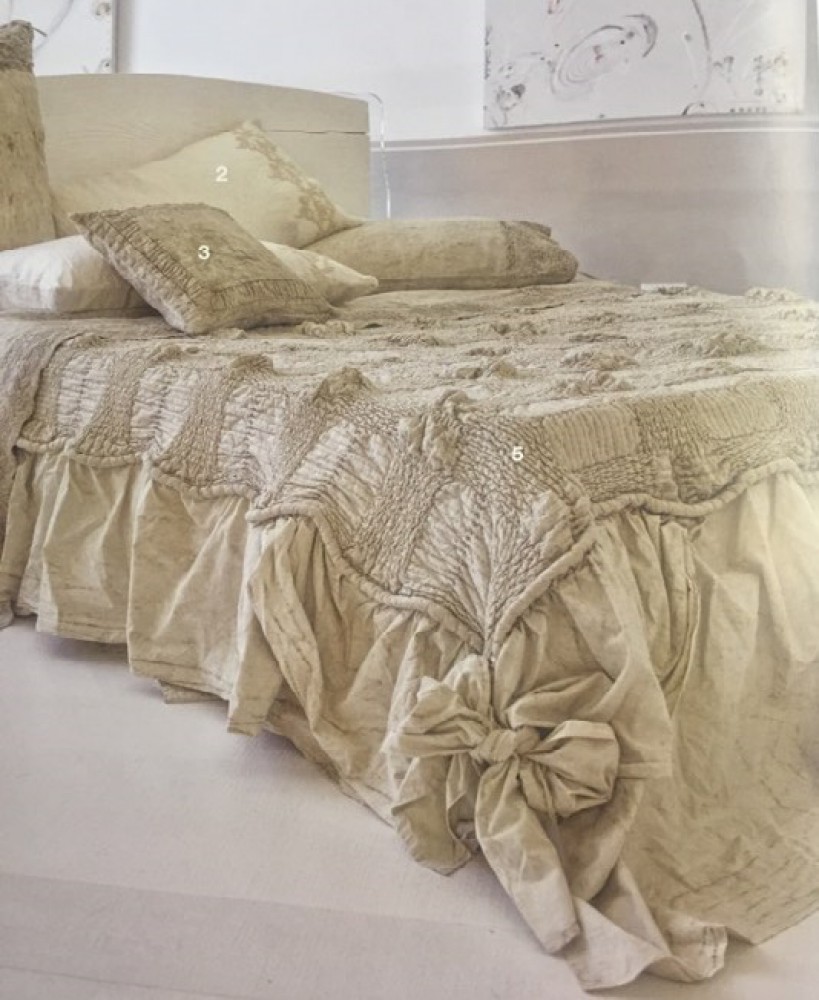 Красивые покрывала купить. Покрывало Arte Pura. Liliana Rizzari покрывало. Красивые пледы на кровать. Красивое покрывало на кровать.